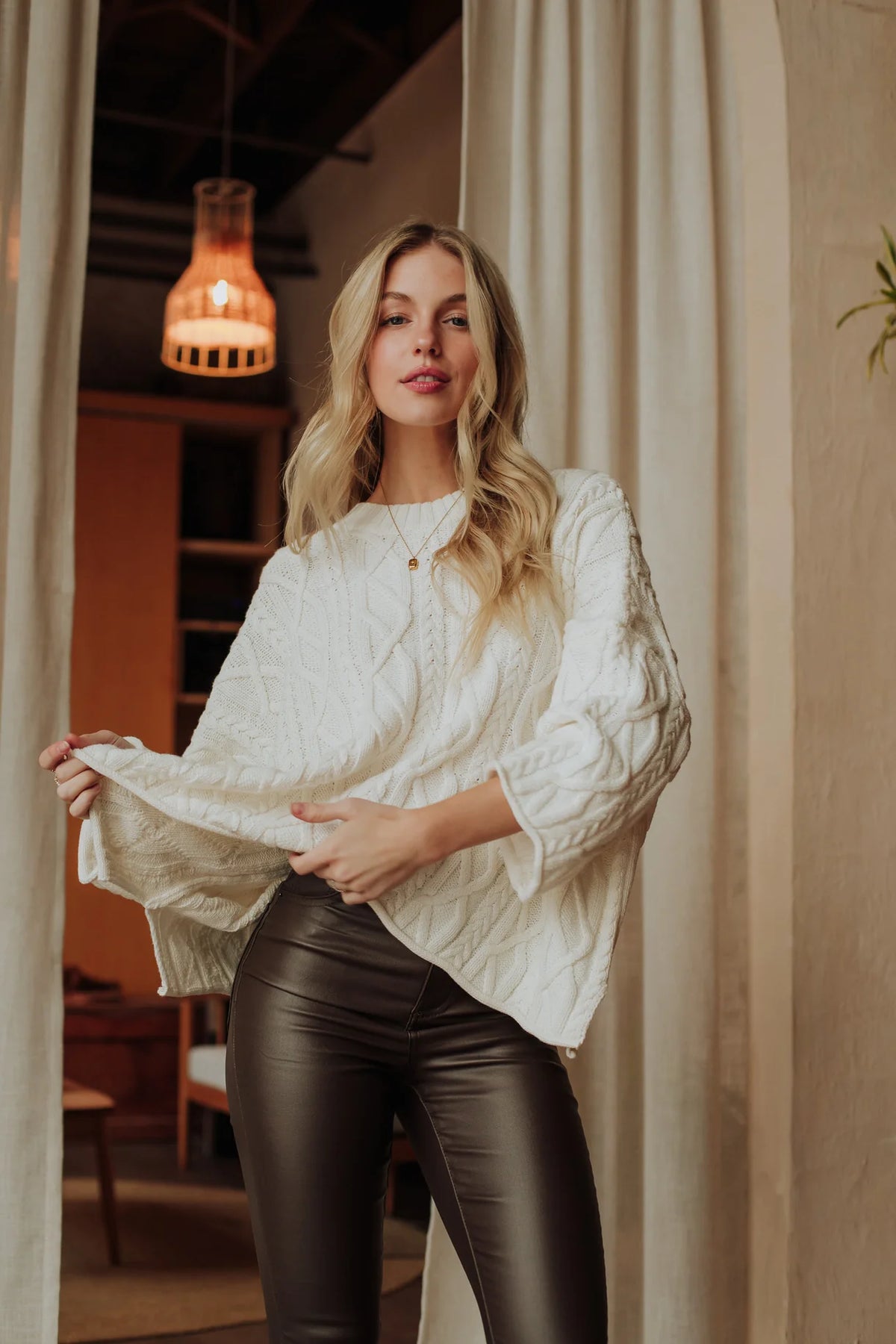 🤍 Cozy Classic Cable Knit Sweater