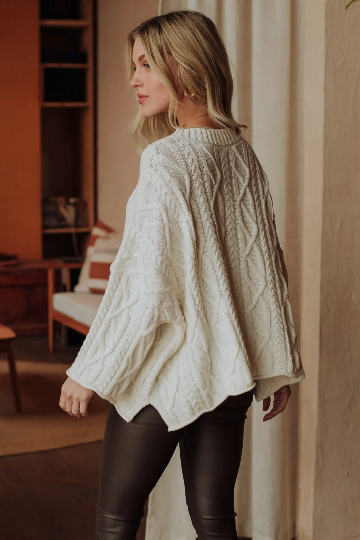 🤍 Cozy Classic Cable Knit Sweater