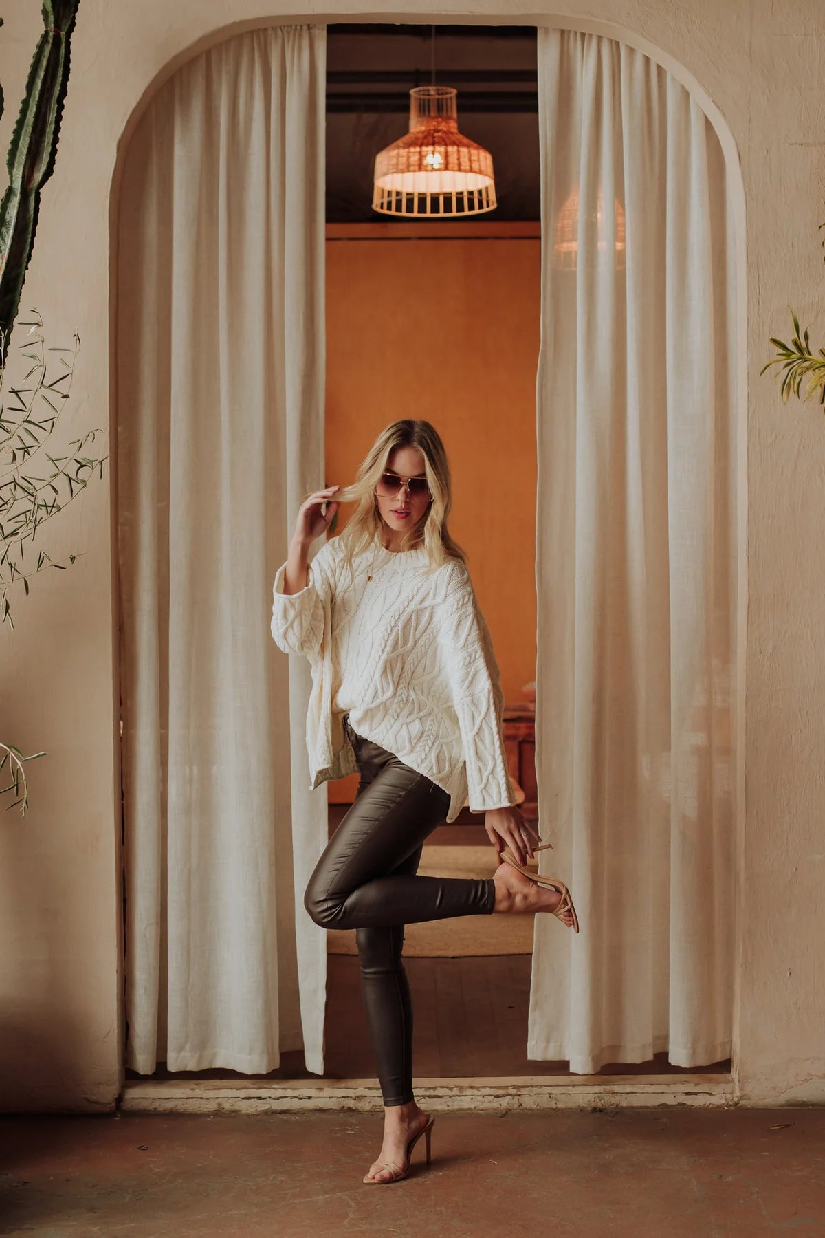 🤍 Cozy Classic Cable Knit Sweater