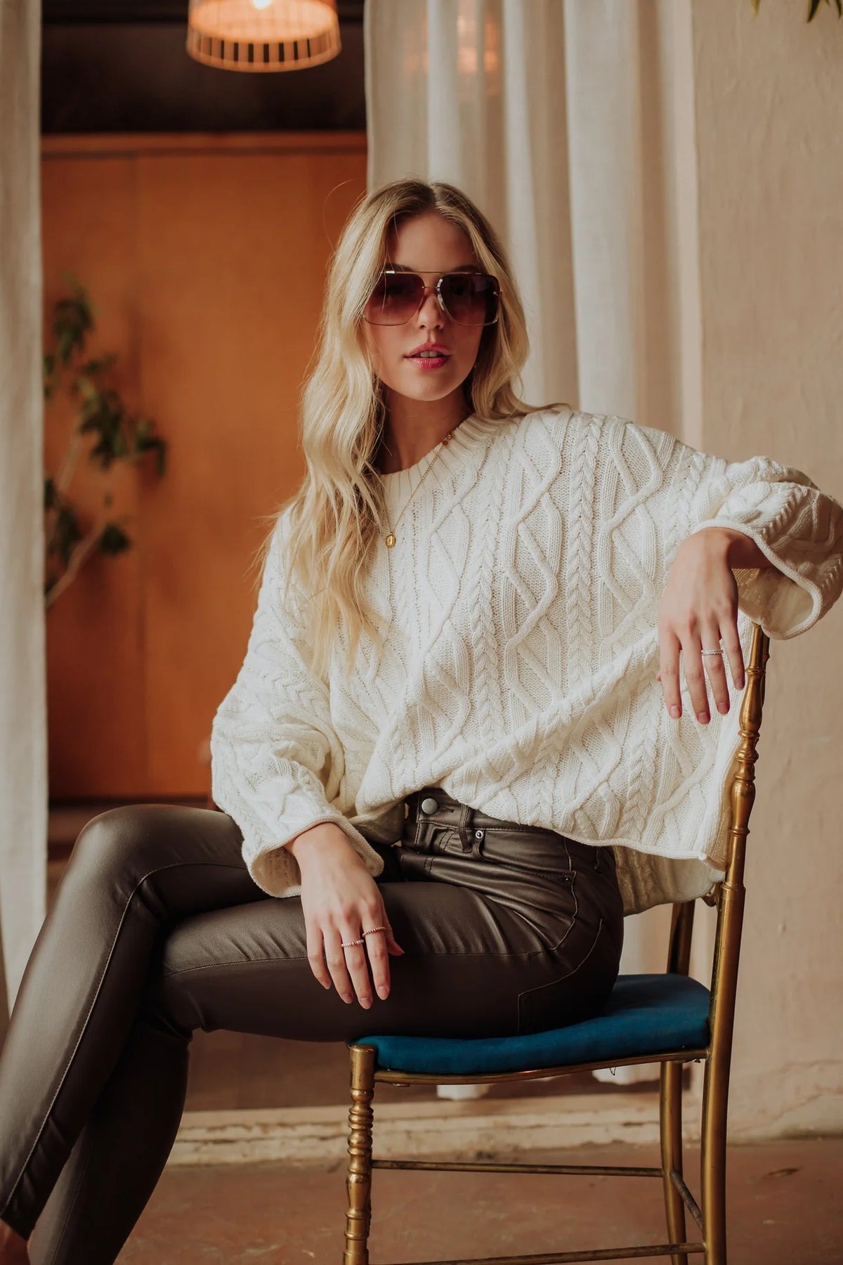 🤍 Cozy Classic Cable Knit Sweater