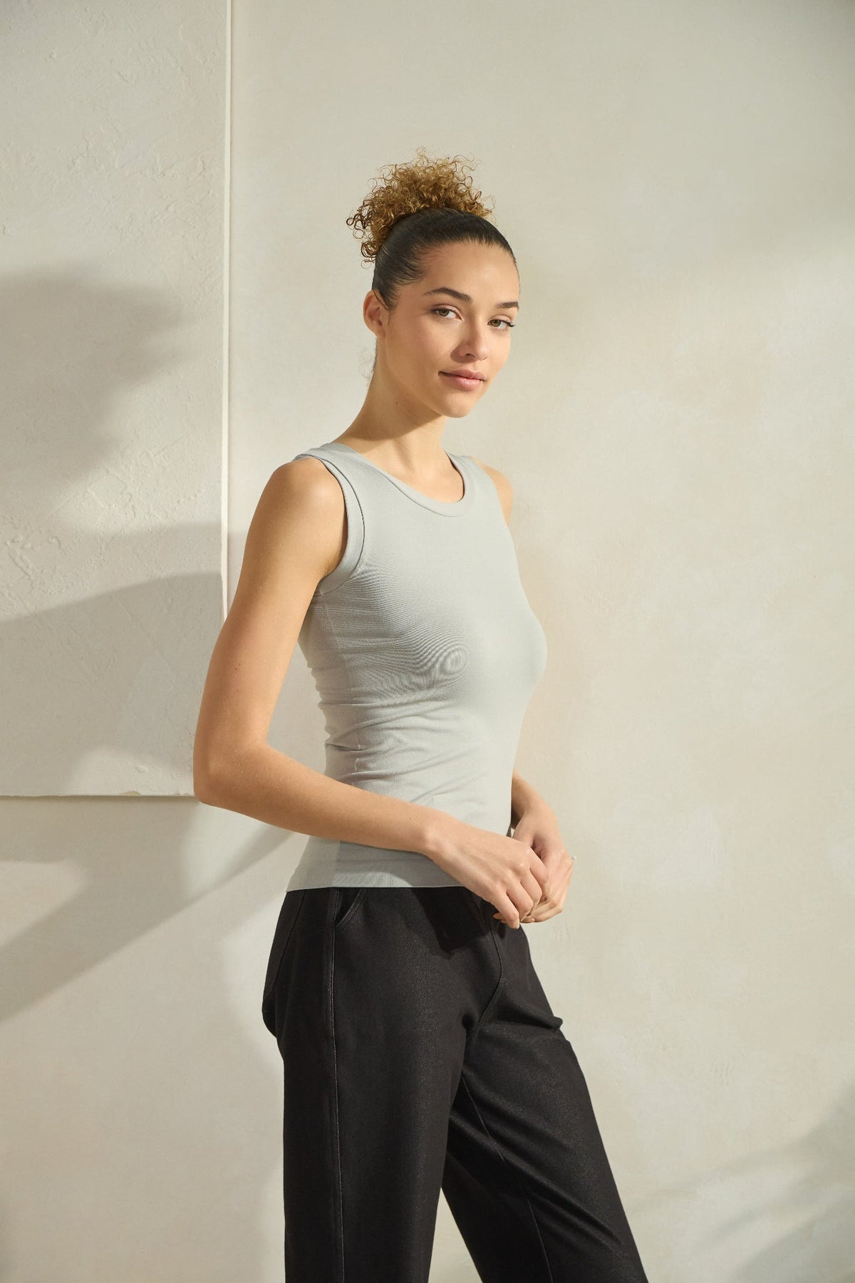 Women’s Reversible High-Low Neckline Seamless Tank