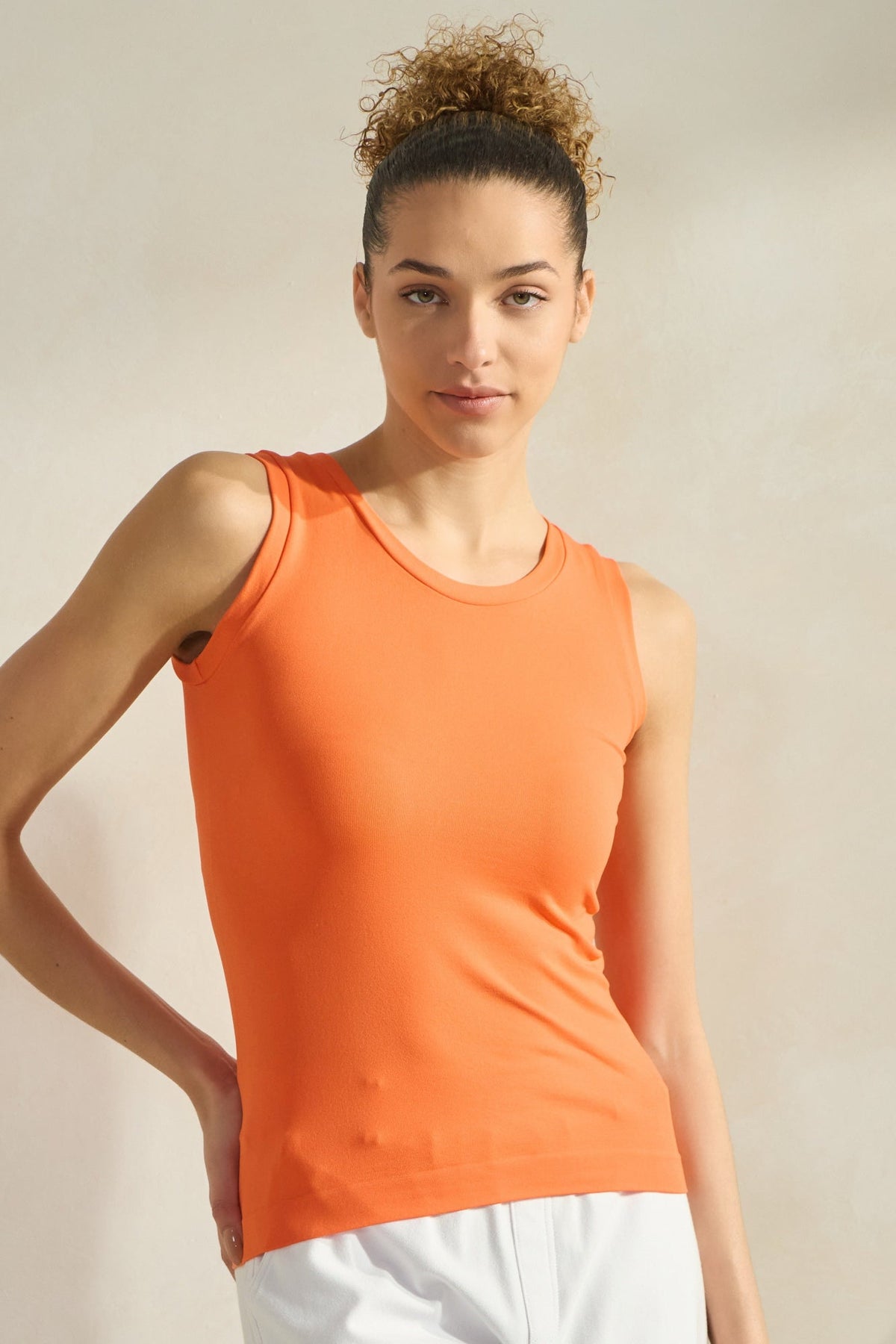 Women’s Reversible High-Low Neckline Seamless Tank